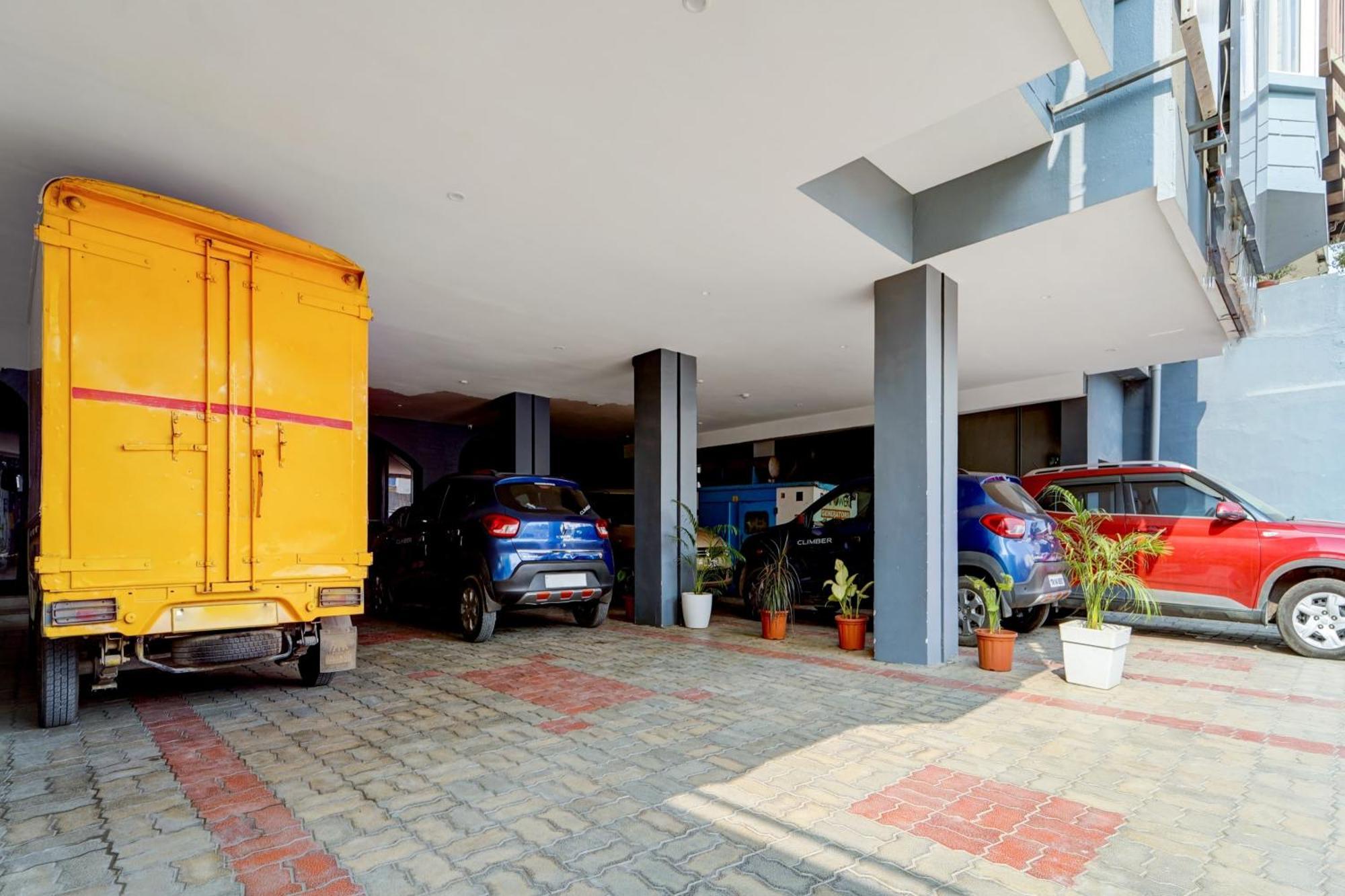 Super Townhouse Four Season Hotel Coimbatore Exterior photo